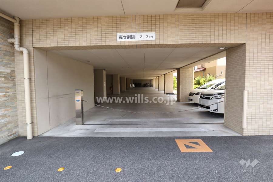 駐車場出入り口（ロボットゲート付き）