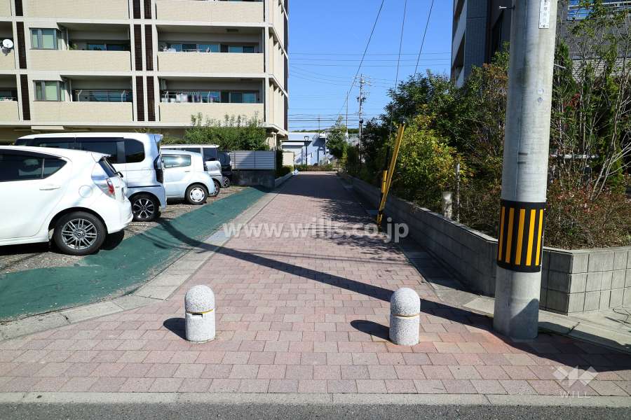 敷地北西側の遊歩道