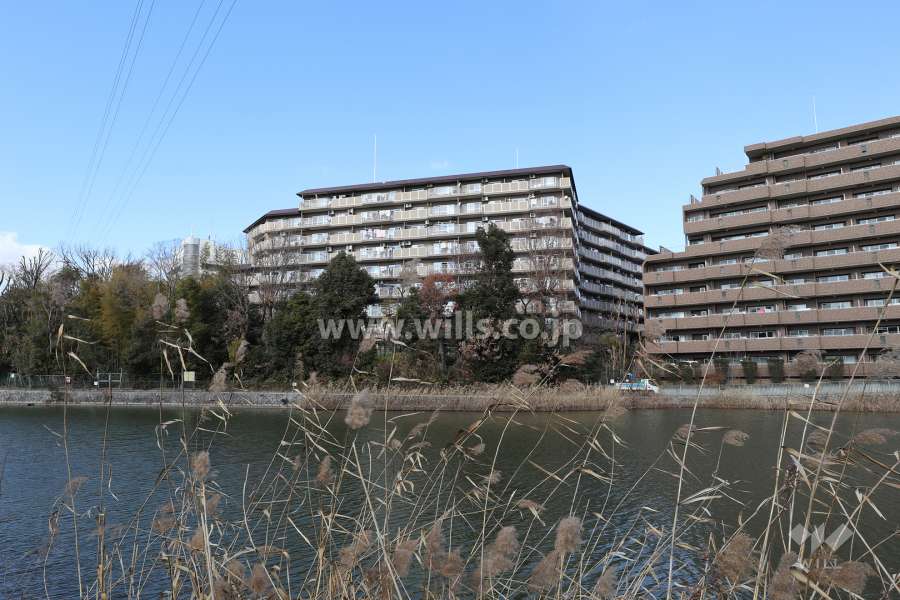 千里山田グリーンハイツ2号棟の外観（南側から）