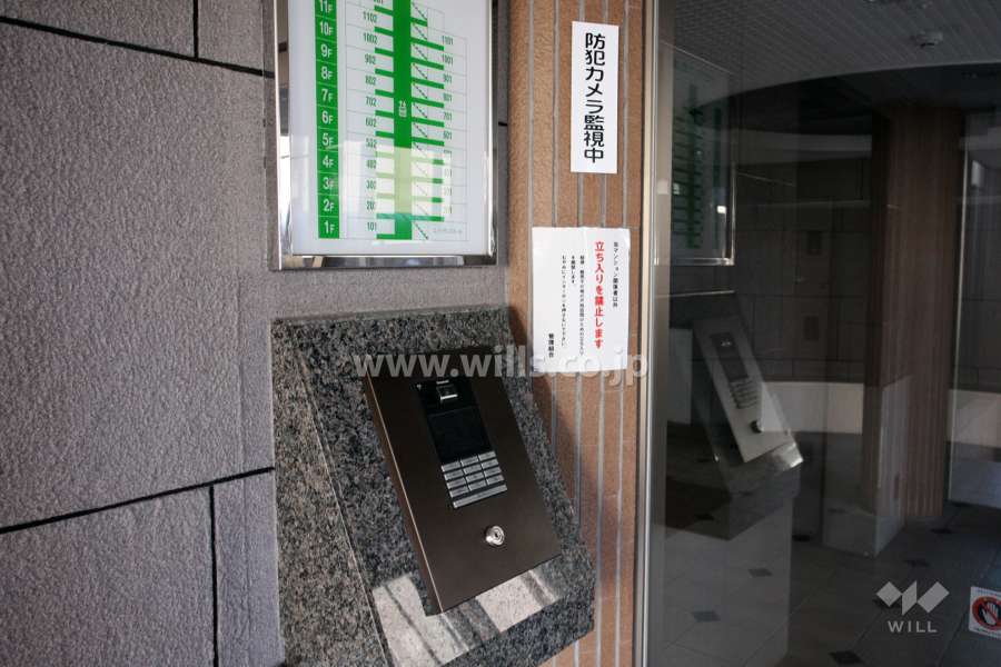 エントランスはオートロック付きです。