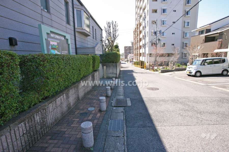 敷地北側の前面道路