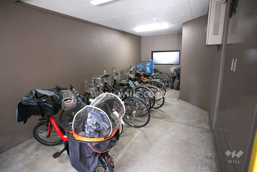 屋内に設けられた駐輪場