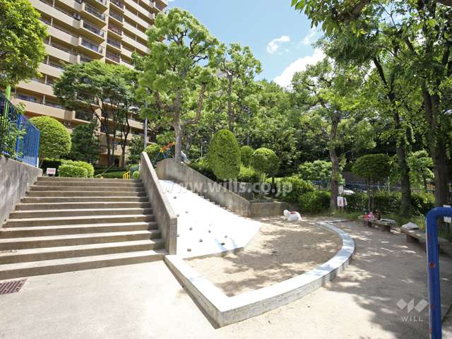 敷地の目の前にある公園