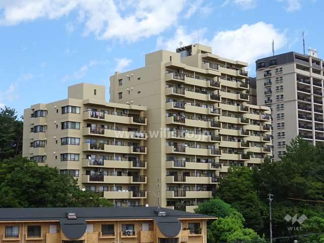 東急ドエルアルス千里丘の外観（南東側から）