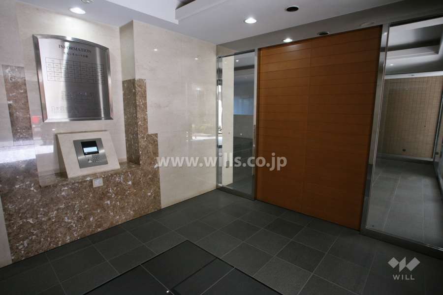 エントランスはオートロック付きです。