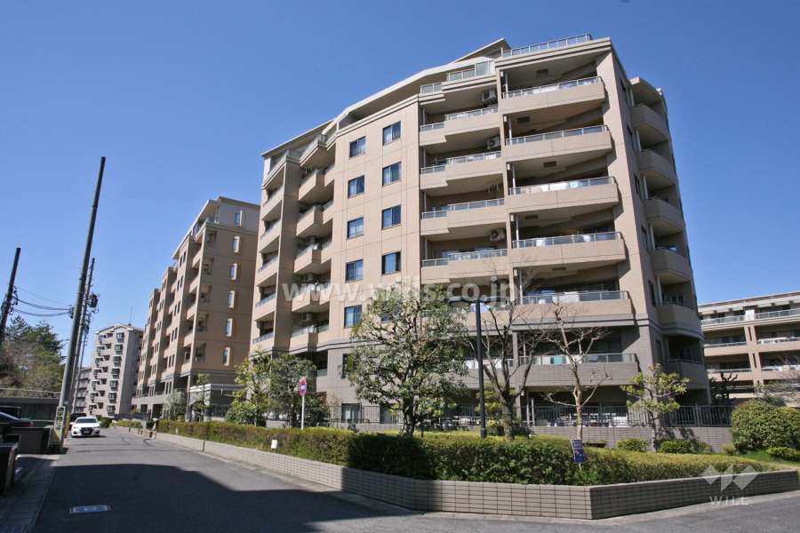 セルシオスクエア日進A棟の外観（南東側から)