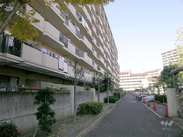 東向きの棟（目の前は『佐井寺中学校』です）
