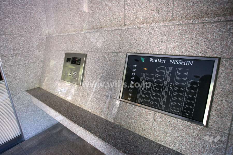 エントランスはオートロック付きです。