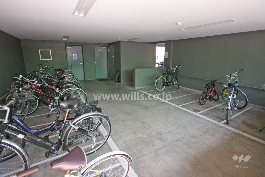 屋内に設けられた駐輪場