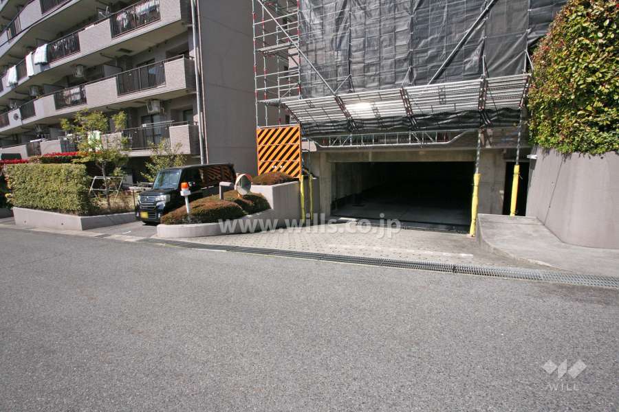 駐車場出入り口