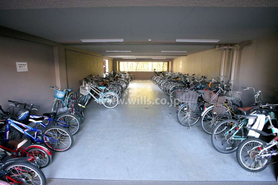 屋内に設けられた駐輪場