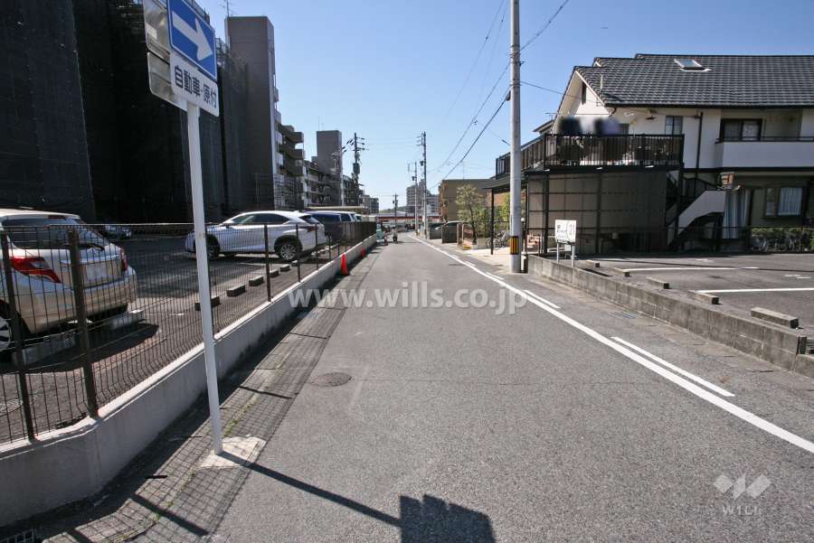 敷地北側の前面道路