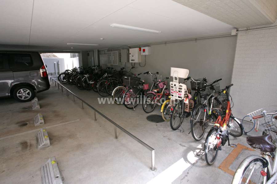 屋内に設けられた駐輪場