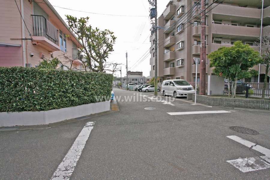 敷地東側の前面道路