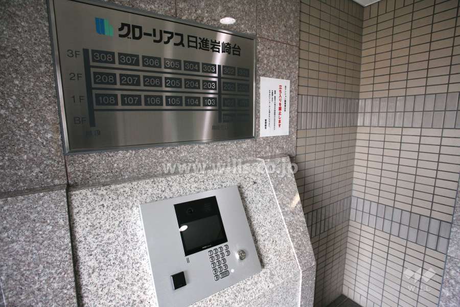 エントランスはオートロック付きです。