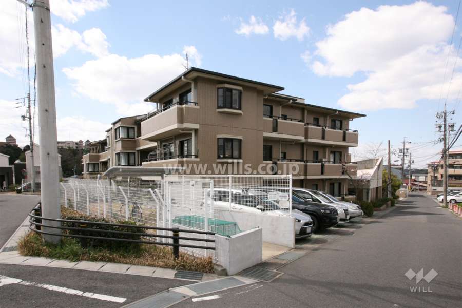 グローリアスヒルズ梅森坂の外観(東側から)