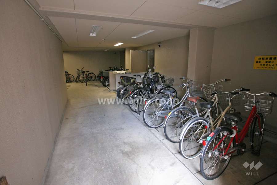 屋内に設けられた駐輪場