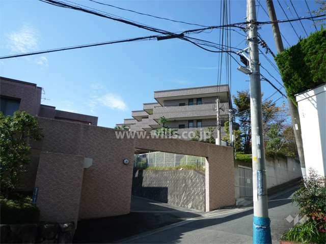 建物はV字型に雁行設計になっています。