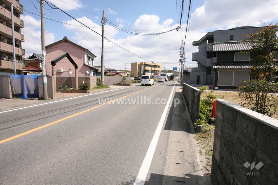 敷地南側の前面道路