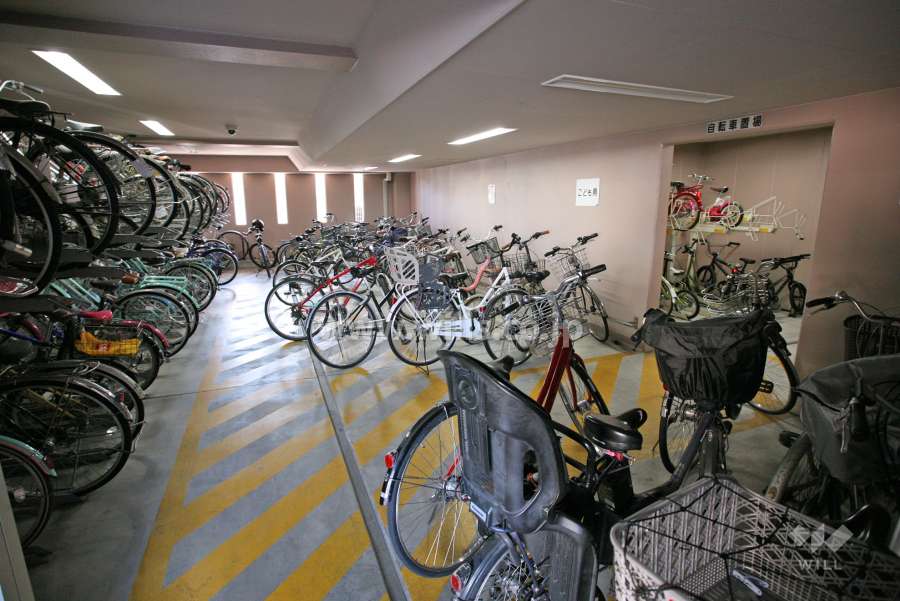 屋内に設けられた駐輪場