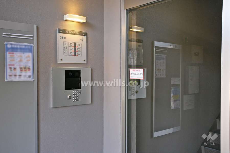 エントランスはオートロック付きです。