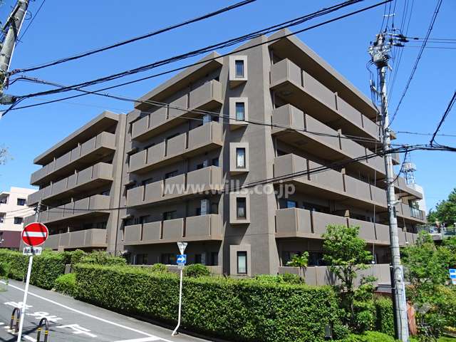 グランドメゾン吹田山手の外観（南側から）