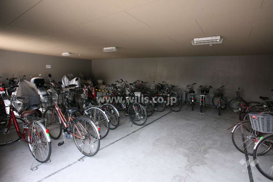 屋内に設けられた駐輪場