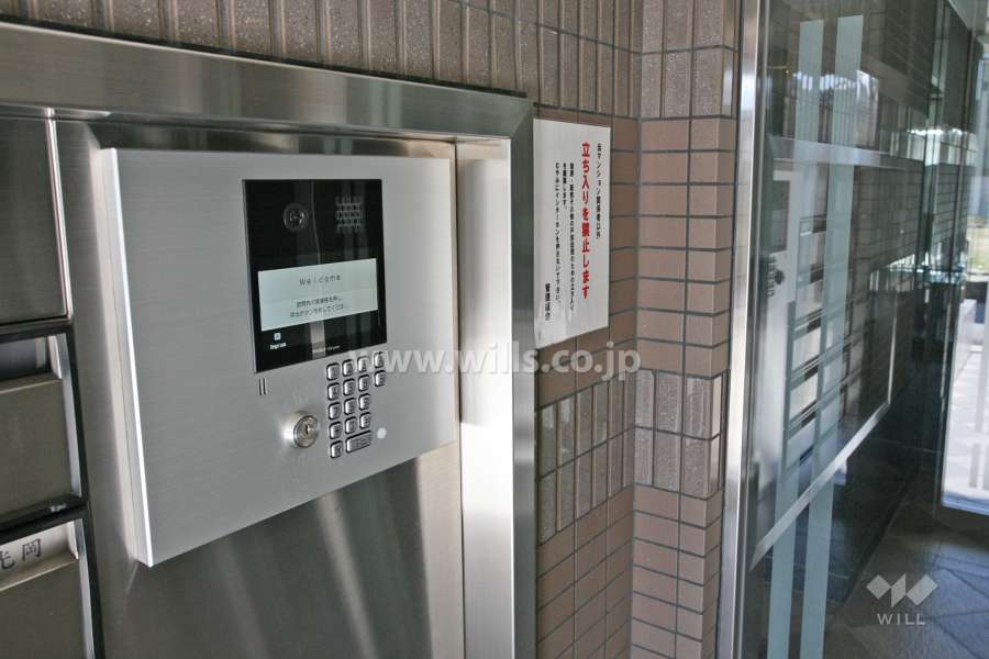 エントランスはオートロック付きです。