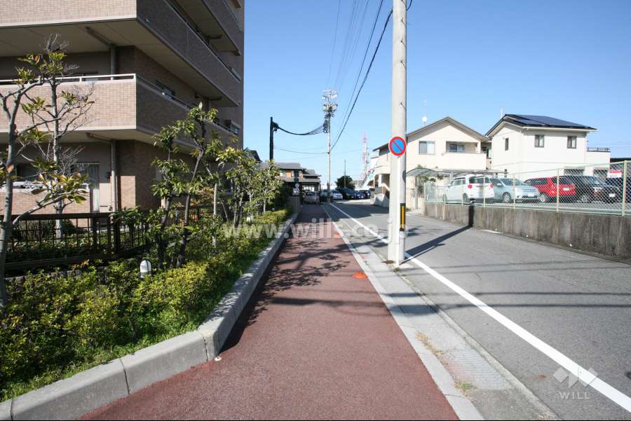 敷地東側の前面道路