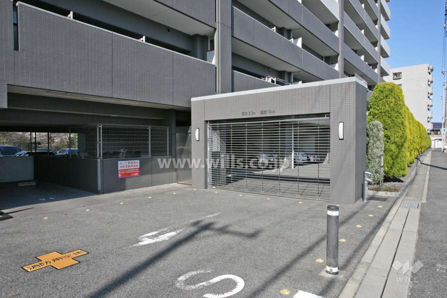 駐車場出入り口(リングシャッター付き）
