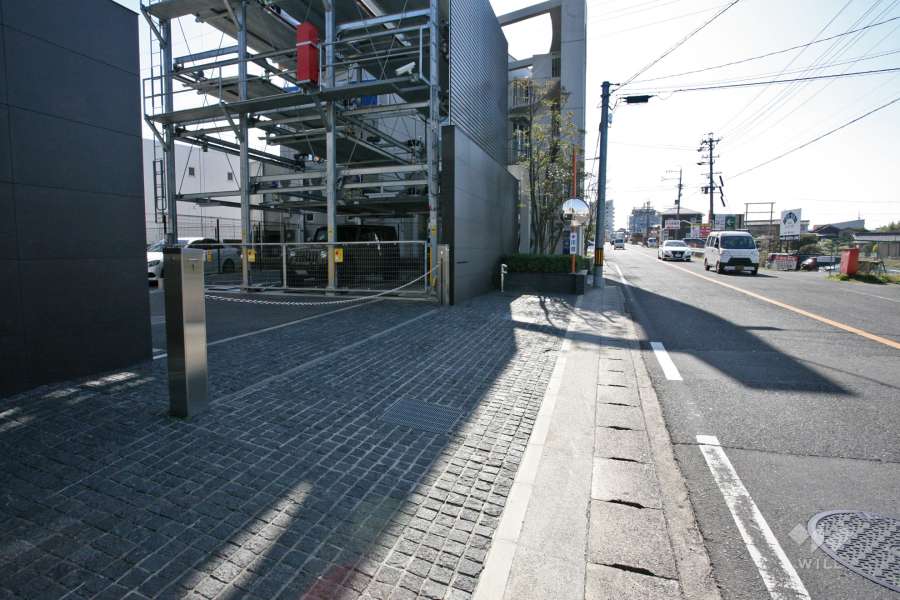 敷地北側の前面道路(東側から)