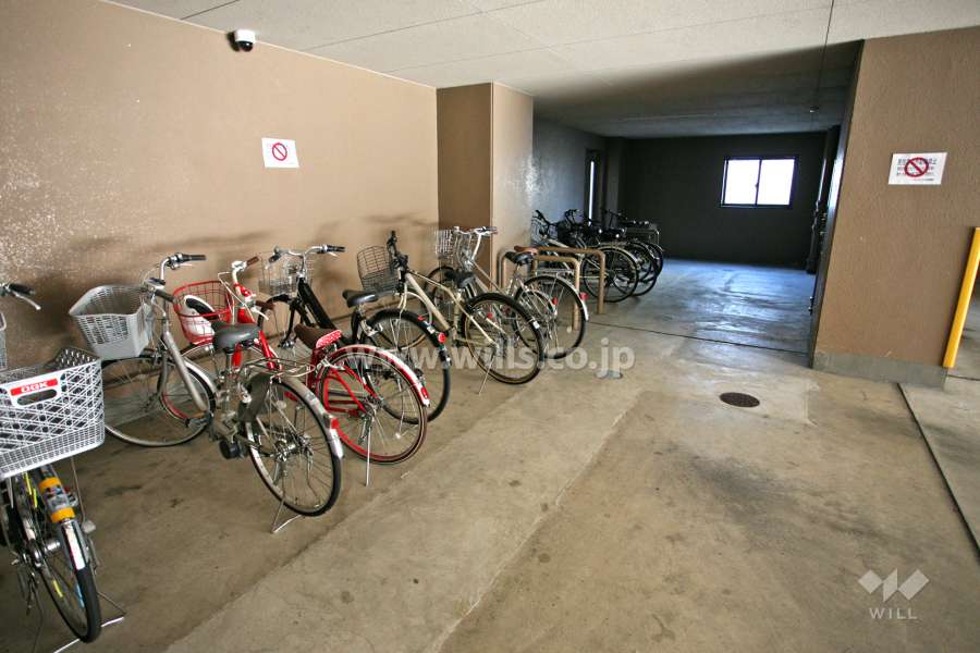 屋内に設けられた駐輪場