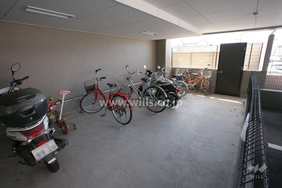 屋内に設けられた駐輪場