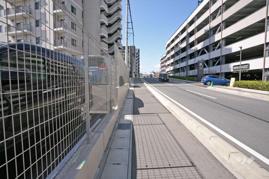 敷地北側の前面道路