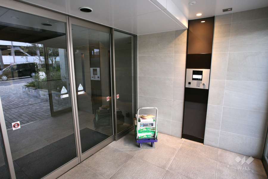 エントランスはオートロック付きです。