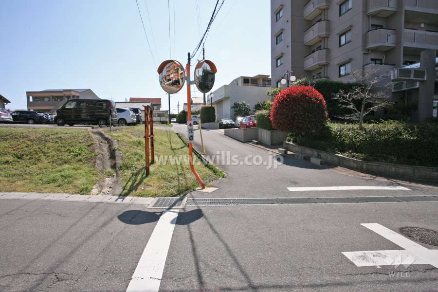 敷地東側の前面道路