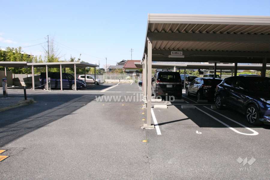 敷地内駐車場（屋外平面式　※ルーフ付き）