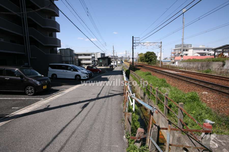 敷地北側の前面道路