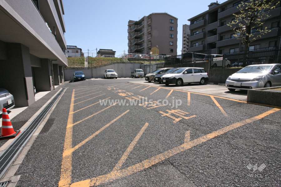 敷地内駐車場（屋外平面式・屋内平面式）