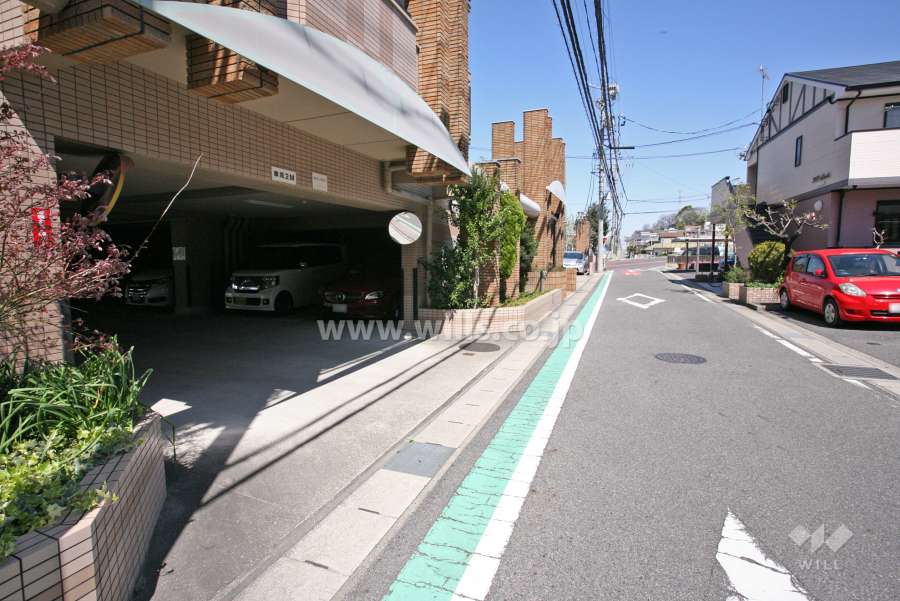 駐車場出入り口