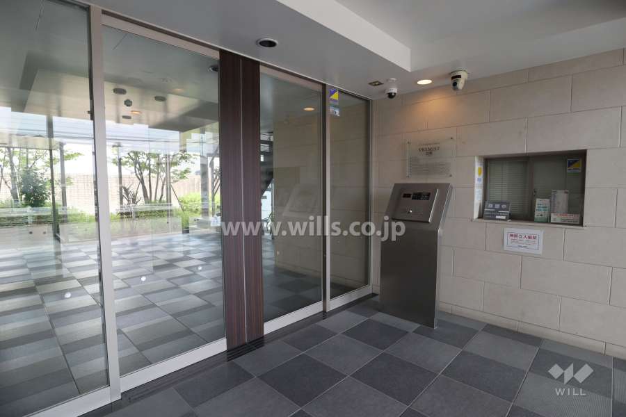 エントランスはオートロック付きです。