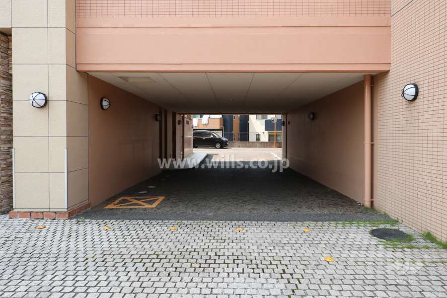駐車場出入り口