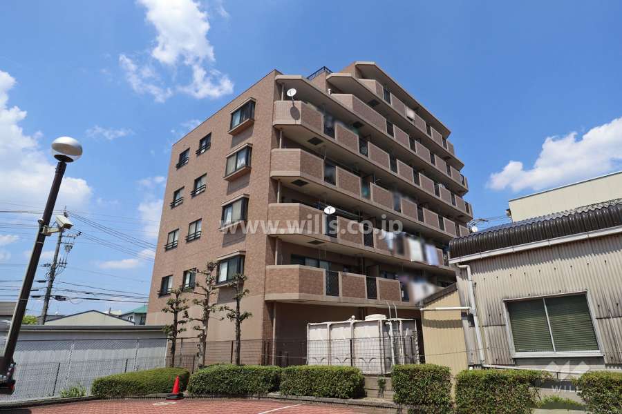 チサンマンション三郷の外観（南西側から）