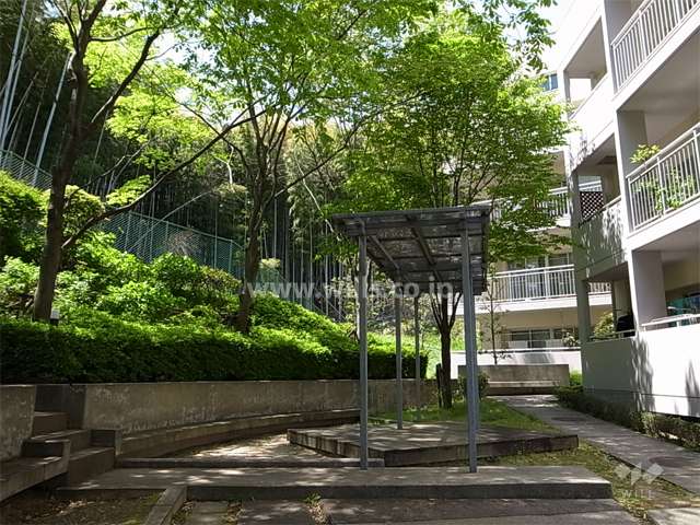 敷地内の広場