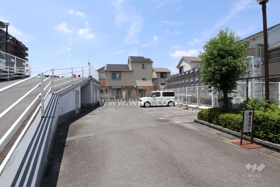 敷地内駐車場（屋外平面式）