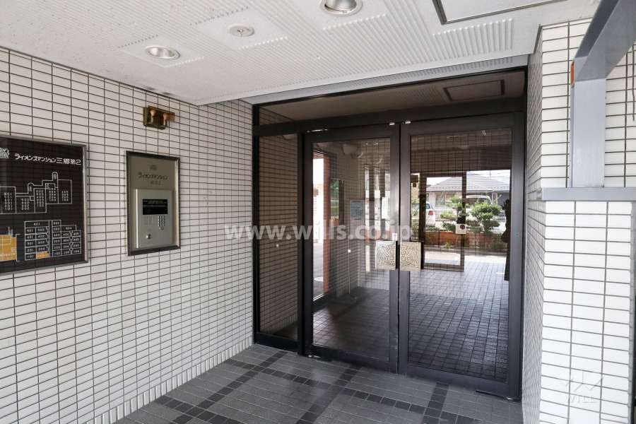 エントランスはオートロック付きです。