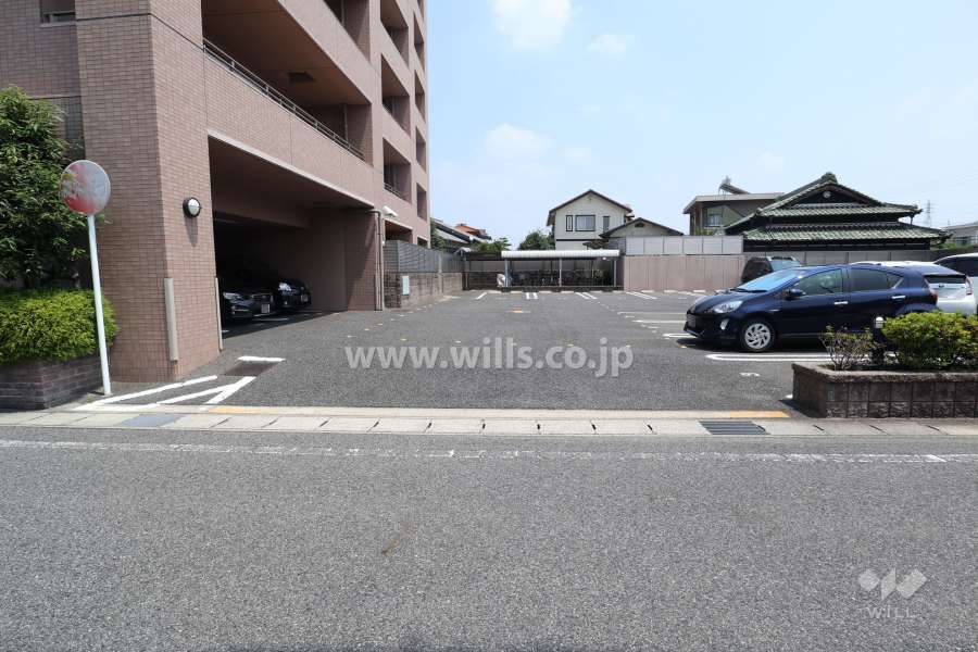 駐車場出入り口