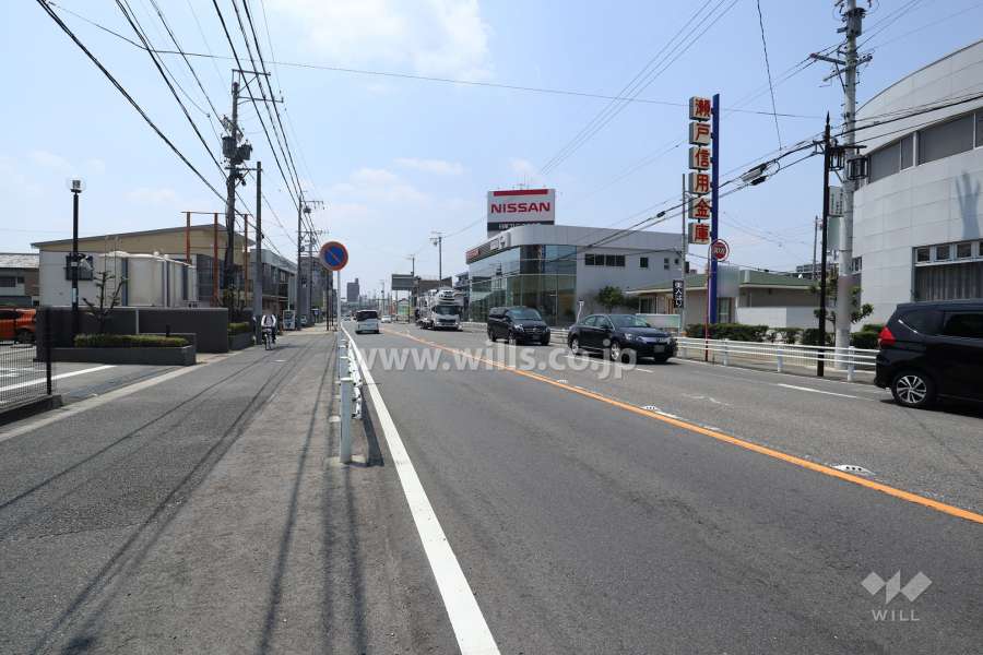 敷地北側の前面道路（東側から）