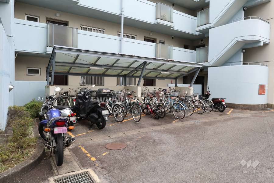 駐輪場とバイク置場