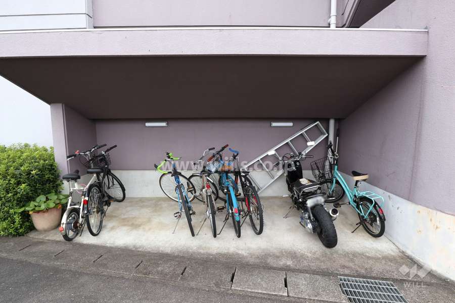 駐輪場とバイク置場